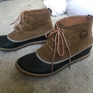 SOREL WOMEN'S OUT N ABOUT LEATHER DUCK BOOT